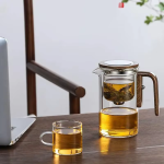 Glasteekanne mit Magnetfilter und Teesieb