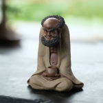 Großes bärtiges Tea Pet aus Yixing-Ton (Zisha) — Olivbeige