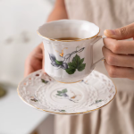 Handbemalte asiatische Teekanne aus Porzellan