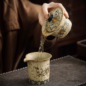 Handbemalter Gaiwan mit Blumenmotiv