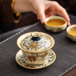 Handbemalter Gaiwan mit Blumenmotiv
