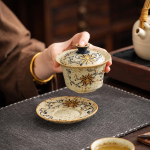 Handbemalter Gaiwan mit Blumenmotiv