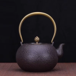Japanische Tetsubin-Teekanne aus Gusseisen