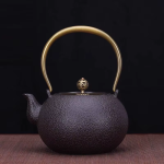 Japanische Tetsubin-Teekanne aus Gusseisen