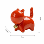 Keramik-Katzenfigur mit rotem Halsband