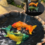 Koi-Tee-Figuren aus Kunstharz — Duo in Orange-Rot und Türkisgrün