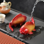 Koi-Teetier aus Kunstharz mit Farbwechsel