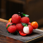 Litschi-Teetier aus Kunstharz — Litschis mit fester Farbe
