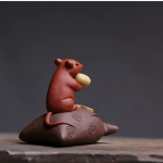 Maus-Teetier mit goldenen Details
