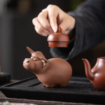 Ochsen-Teetier aus violetter Tonerde