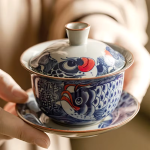 Porzellan-Gaiwan mit Fischmotiv