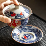Porzellan-Gaiwan mit Fischmotiv