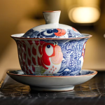 Porzellan-Gaiwan mit Fischmotiv