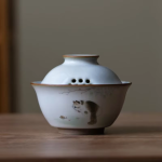 Porzellan-Gaiwan mit Katzenmotiv — Stehende graue und schwarze Katze