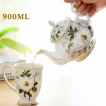 Porzellanteekanne mit Blumen und Innenfilter