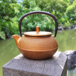 Retro-Gusseisen-Teekanne 300 ml mit Edelstahlfilter — Kupfer und Braun