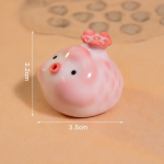 Schwein als Keramik-Teetier mit blauen Akzenten