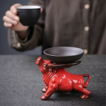 Stier-Teetier aus Keramik als Teefilterhalter