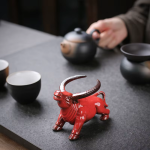 Stier-Teetier aus Keramik als Teefilterhalter