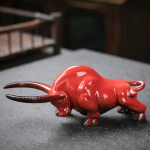 Stier-Teetier aus Keramik als Teefilterhalter — Kopf gesenkt