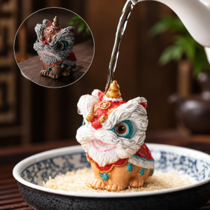 Tanzender Löwe als thermochromisches Teetier aus Kunstharz