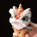 Tanzender Löwe als thermochromisches Teetier aus Kunstharz