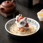 Tanzender Löwe als thermochromisches Teetier aus Kunstharz