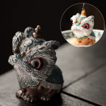 Tanzender Löwe als thermochromisches Teetier aus Kunstharz — Blaugrün und Silber