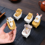 Tea Pet aus Yixing-Ton mit Tier in Badewanne