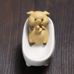 Tea Pet aus Yixing-Ton mit Tier in Badewanne — Goldgelbes Tier
