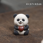 Tea Pet Bambusbär aus Yixing-Ton — Sitzend mit einem Herz