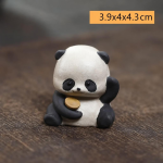 Tea Pet Bambusbär aus Yixing-Ton — Sitzend, Pfote erhoben und ockerfarbenes Accessoire