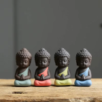 Tea Pet Buddha aus Keramik als Mönchsfigur