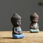 Tea Pet Buddha aus Keramik als Mönchsfigur