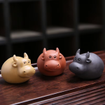 Tea Pet Bulle aus Porzellan