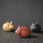 Tea Pet Bulle aus Porzellan