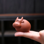 Tea Pet Bulle aus Porzellan — Terrakotta
