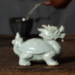 Tea Pet Drachenschildkröte aus Longquan-Seladon
