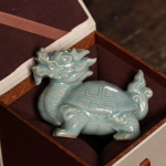 Tea Pet Drachenschildkröte aus Longquan-Seladon