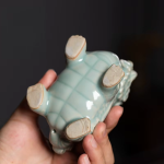 Tea Pet Drachenschildkröte aus Longquan-Seladon