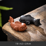Tea Pet Fisch aus violettem Ton für Gongfu-Tee — Terrakotta und Anthrazit im Duo