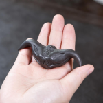 Tea Pet Fledermaus aus Yixing-Ton, 9 × 3 × 3 cm