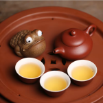 Tea Pet Frosch aus Keramik mit großen Augen