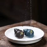 Tea Pet Frosch und Schnecke aus violettem Ton