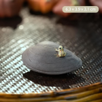 Tea Pet Frucht aus Yixing-Ton — Dunkelgrauer Fladen