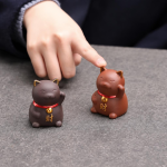 Tea Pet Glückskatze aus violettem Ton