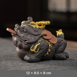 Tea Pet Glückskröte aus Yixing-Ton — Goldene Details
