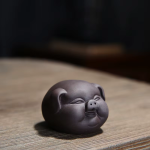 Tea Pet Glücksschwein aus Keramik — Dunkelgraubraun
