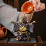 Tea Pet Gott des Reichtums aus violettem Ton