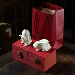 Tea Pet Hase aus Keramik, matt oder glänzend — Duo glänzend mit Geschenkbox